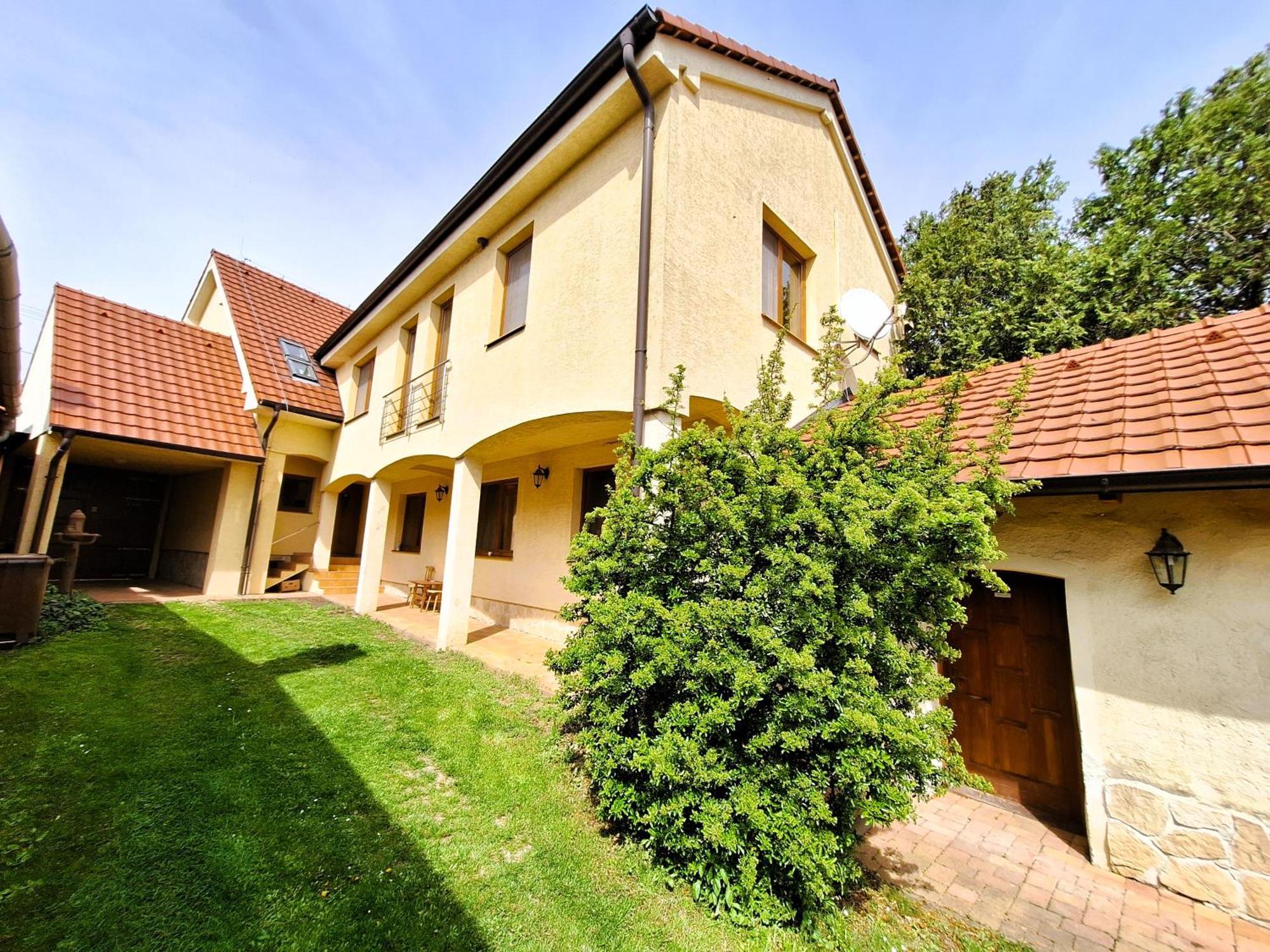 Penzion Villa Agnes Smolenice Extérieur photo